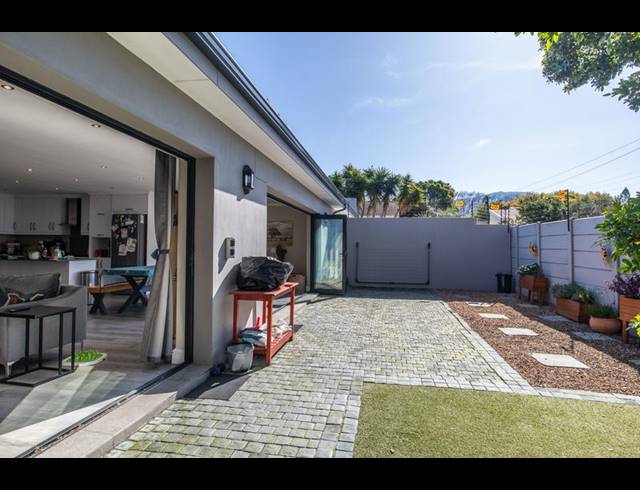 3 BEDROOM PROPERTY TO RENT IN CONSTANTIA